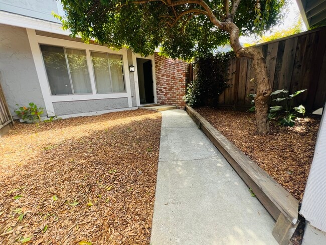 Building Photo - 405 Sailfish Dr