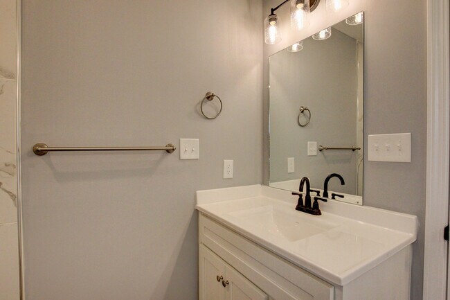 Building Photo - 133 Riverbend Dr