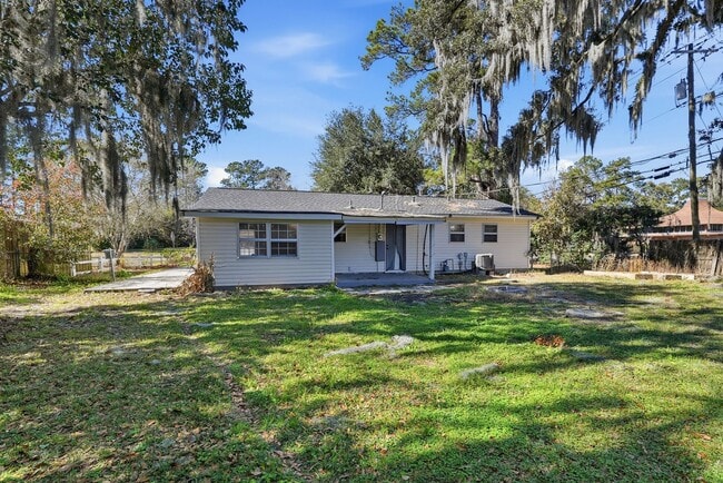 Building Photo - Ranch Style Home in Southside Savannah