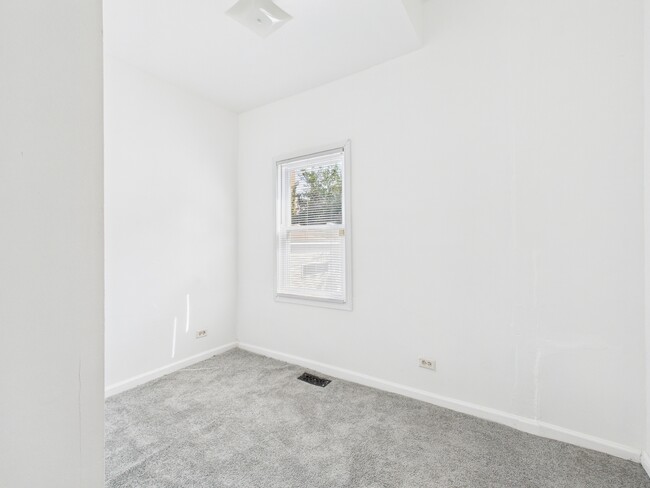 Building Photo - 8535 S Givins Ct