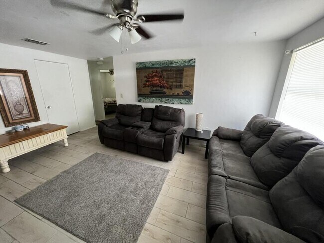 Building Photo - 404 Quail Roost Dr
