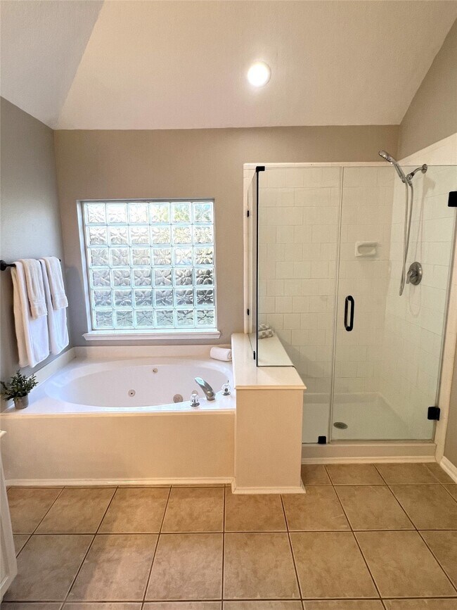 Building Photo - 2710 Sunhill Ct