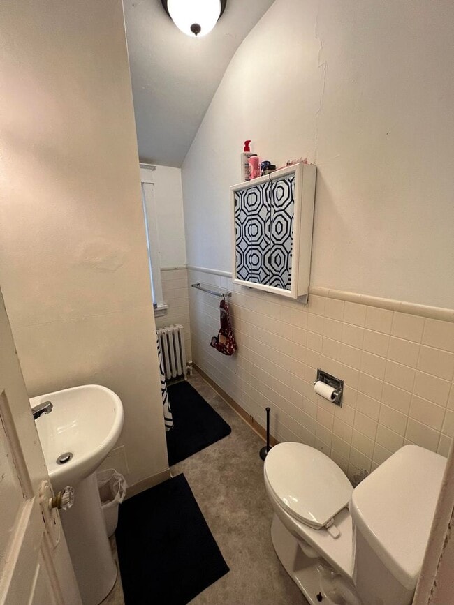 Building Photo - 420 W Arrowhead Rd