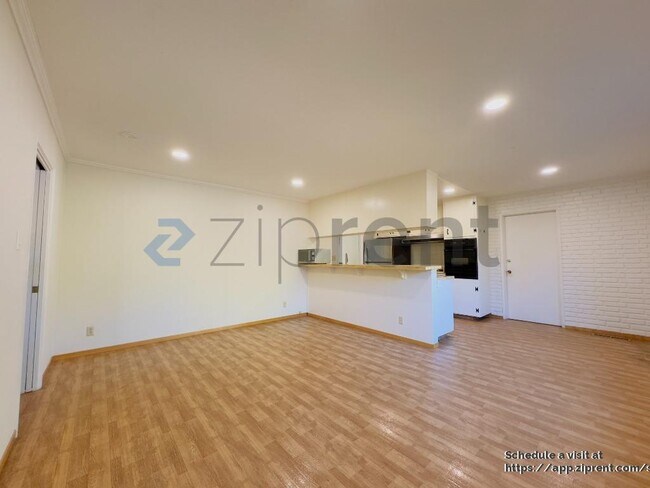 Building Photo - 500 Malaga Way