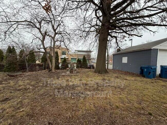 Building Photo - 6206 Evergreen Blvd