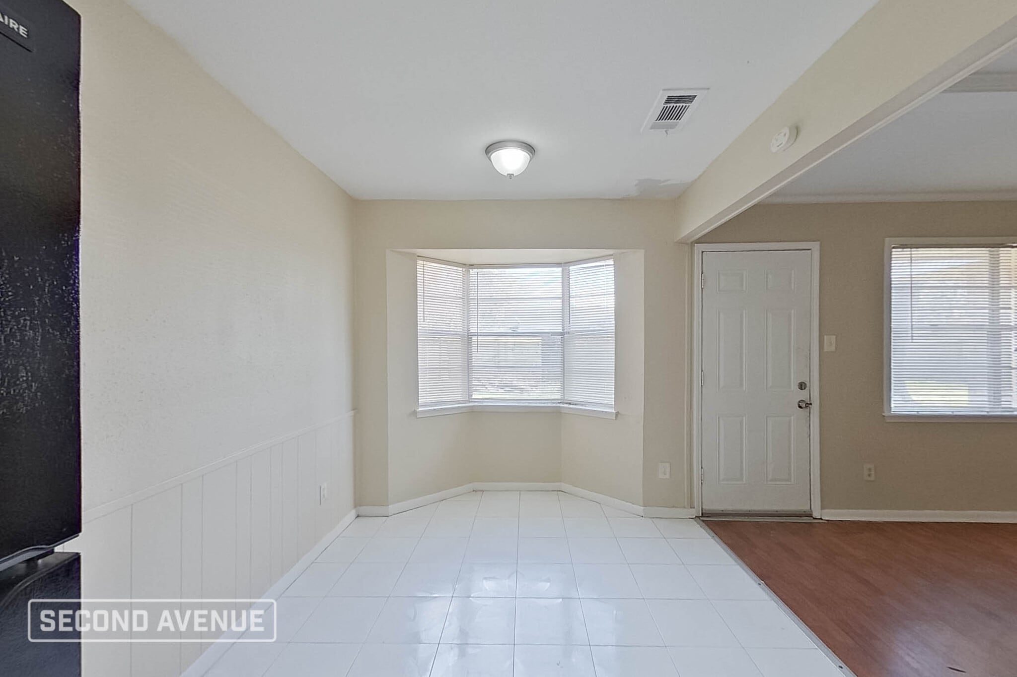 Building Photo - 9702 Hillis St