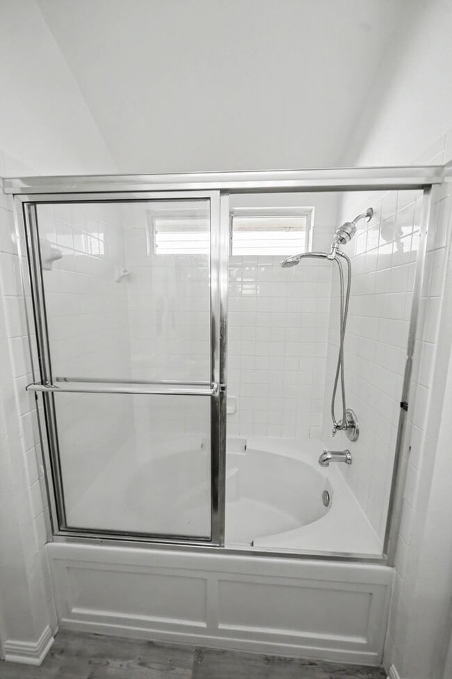 Building Photo - Updated Single-Story Home in Escondido North - Realtor Commission: $500