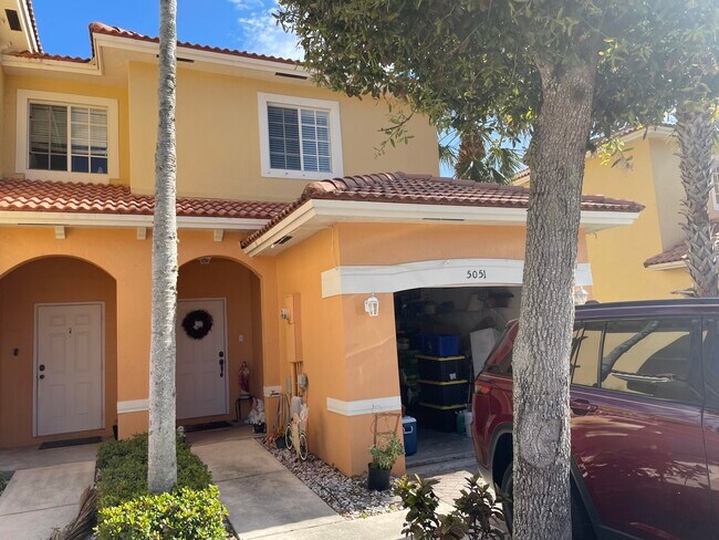 Building Photo - 5051 SE Mariner Garden Cir