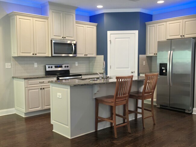 Building Photo - 697 Red Cedar Ct