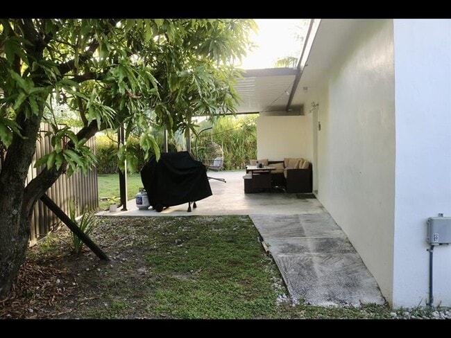 Building Photo - 10770 SW 40th St