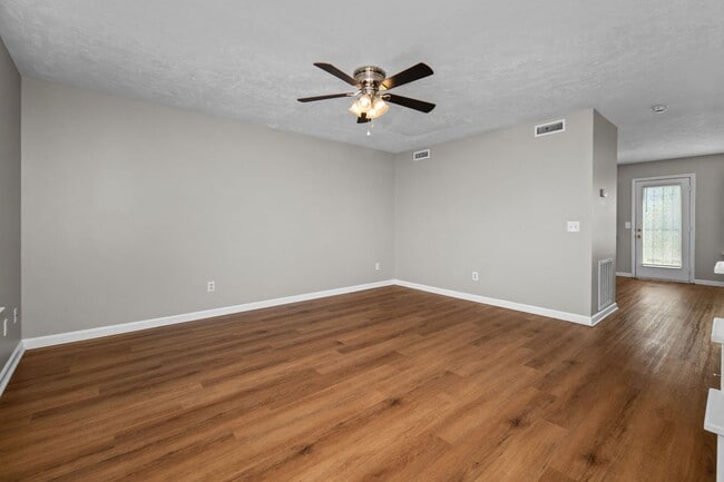 Building Photo - 2320 Willowbrook Dr