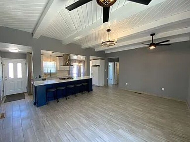 Building Photo - SWEET FAMILY HOME
