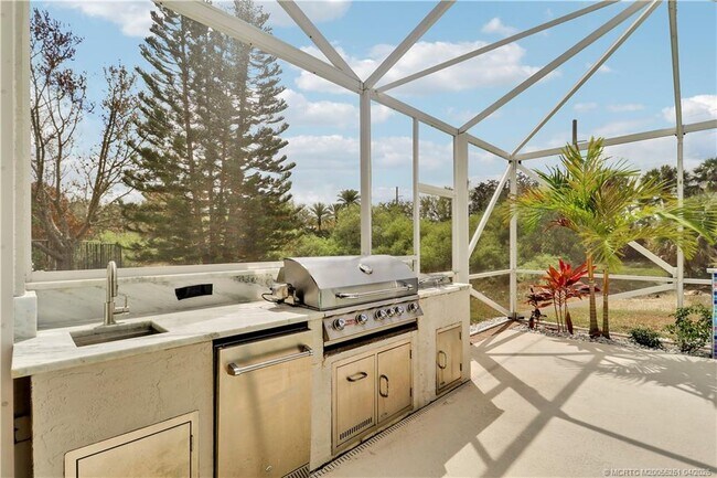 Building Photo - 5628 SW Gray Fox Dr