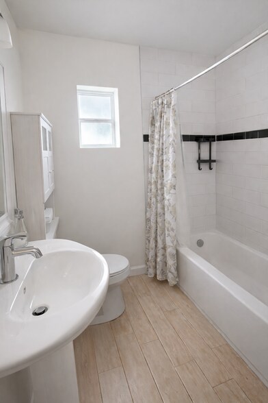 Building Photo - 2128 Courtland Ave