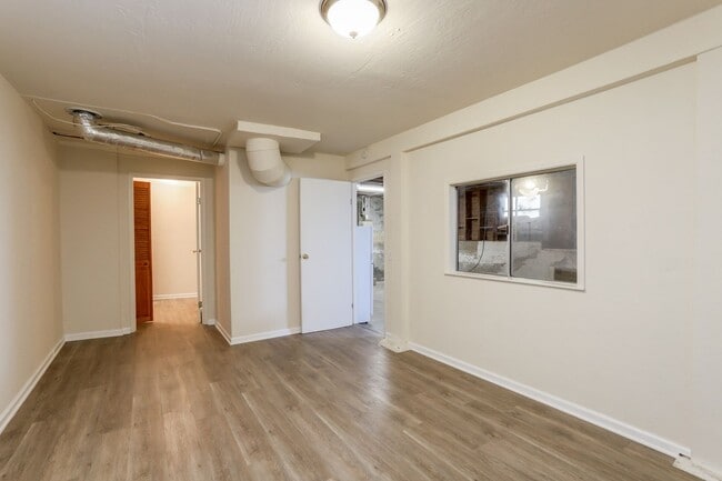 Building Photo - 3 Bed / 2 Bath charming home in upscale neighborhood near Glen Park. YouTube Tour!!