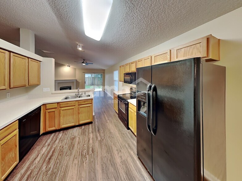 Building Photo - 734 Mackenzie Cir