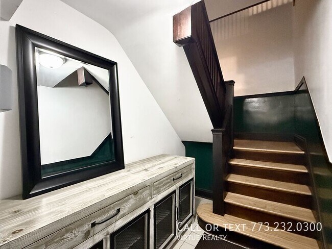 Building Photo - 5791 N Ridge Ave