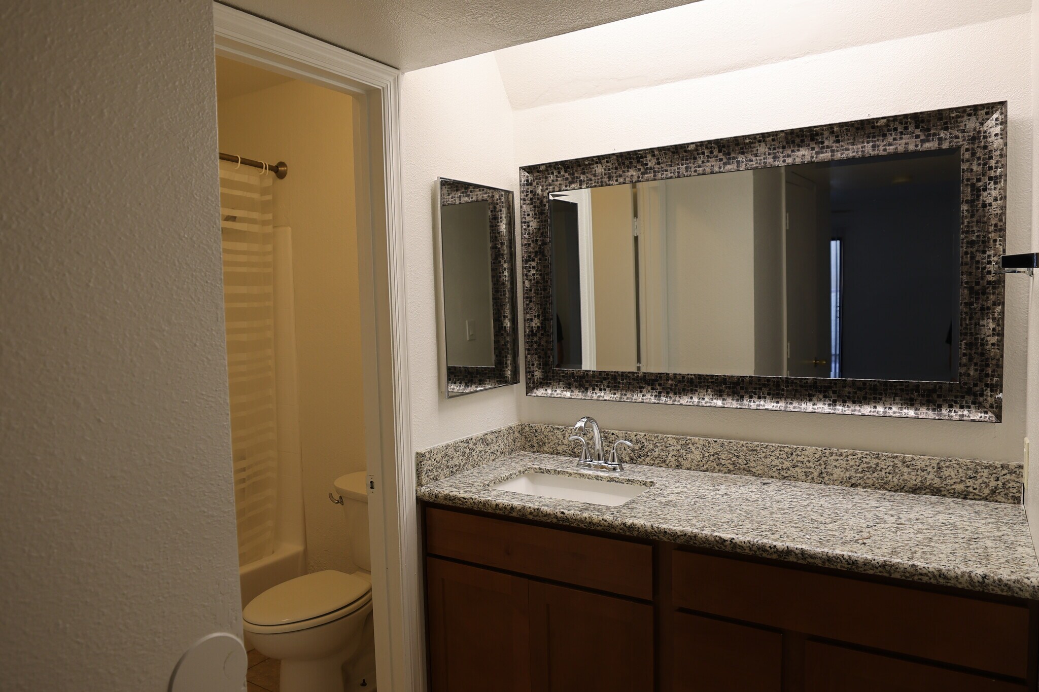 Building Photo - 700 W 14th St