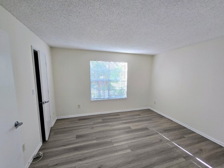 Building Photo - 1125 Crystal Way