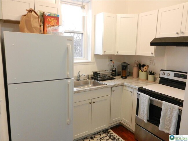 Building Photo - 1428 Center St