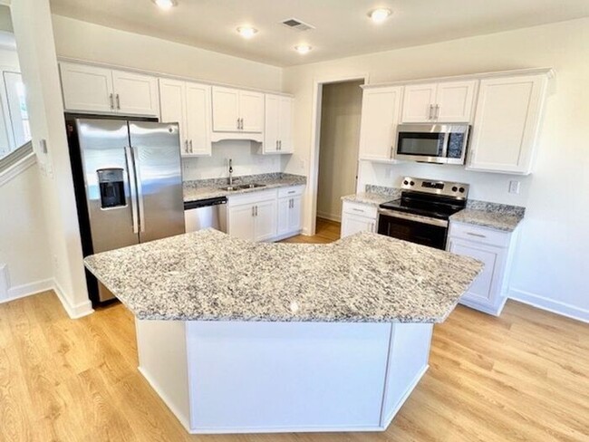 Building Photo - Move In Special! Half off of June Rent! Co...