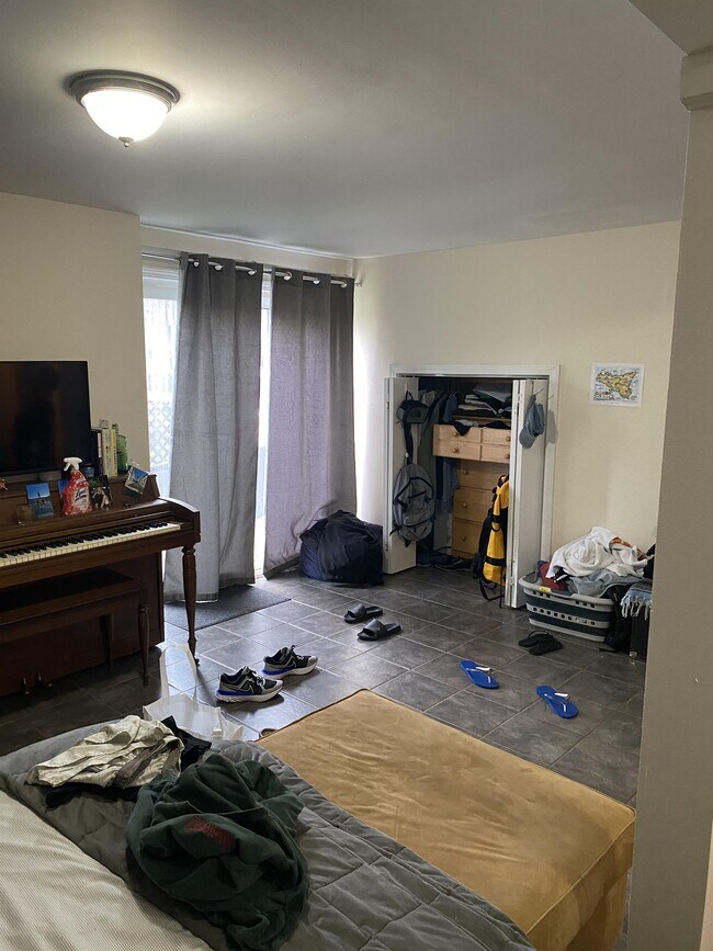 Building Photo - 5 Sunnyside Ave