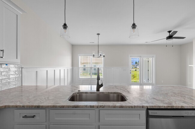 Building Photo - 4400 Laurel Rdg Dr