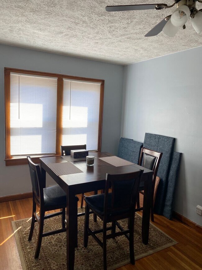 Building Photo - 5453 E 10th St