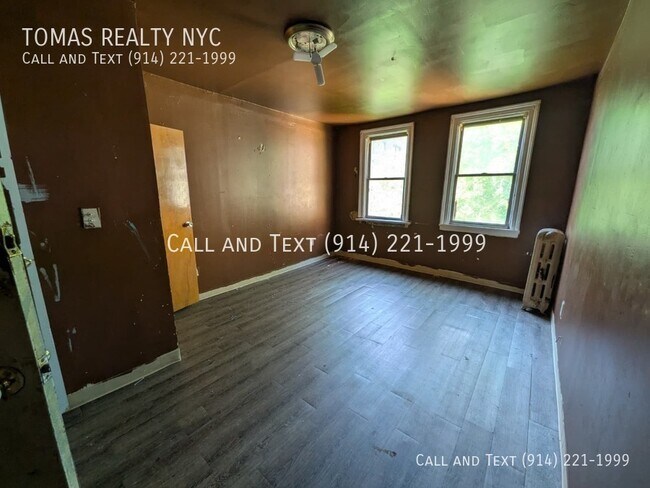 Building Photo - 153 McLean Ave