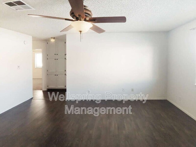 Building Photo - 936 W Graaf Ave