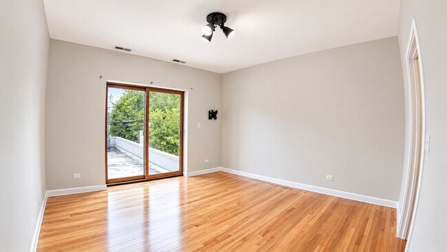 Building Photo - 6005 N Kimball Ave