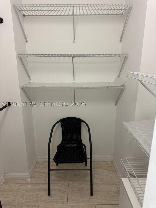 Building Photo - 1301 NE Miami Gardens Dr