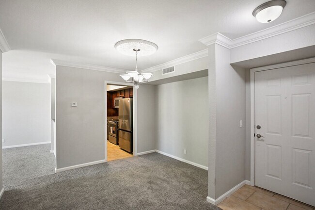 Building Photo - 1 Bed, 1 Bath In Highly Desirable Guard Gated Las Vegas Country Club