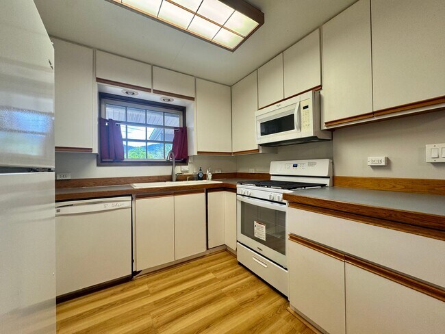 Building Photo - Single Family home in the the Olomana neig...