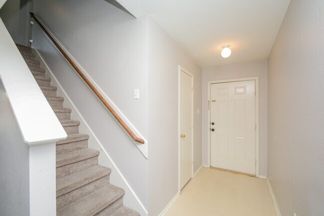Building Photo - 6835 Lower Arrow Dr
