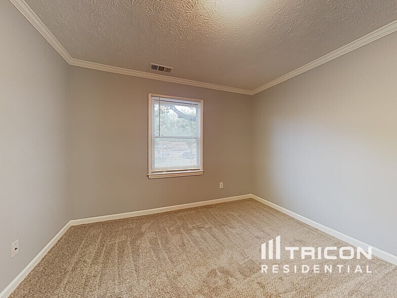 Building Photo - 60 Beaverdam Ct