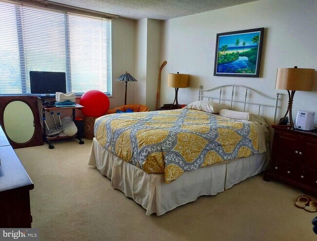 Building Photo - 5225 Pooks Hill Rd