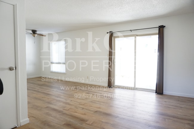Building Photo - Well-Maintained 2-Bedroom Condo | Garage +...