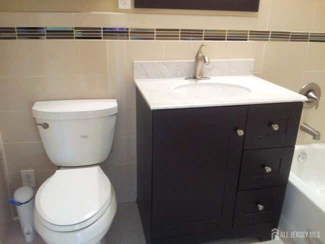 Building Photo - 225 College Dr