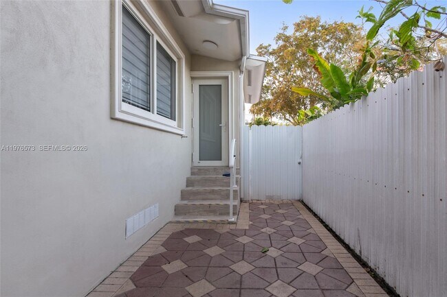 Building Photo - 1620 SW 19th St