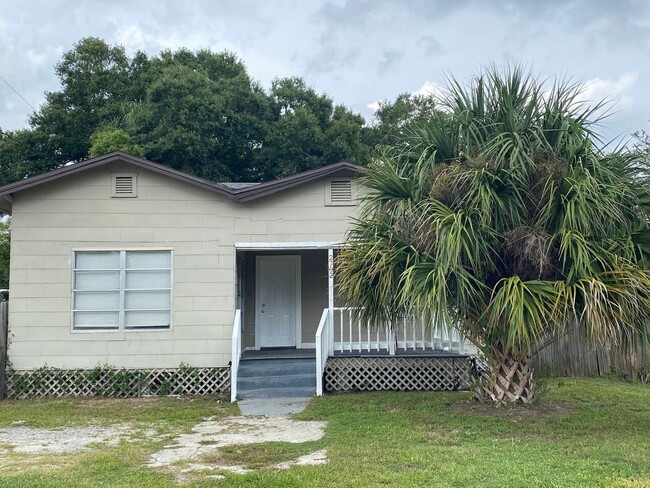 Building Photo - NEW PRICE! 3/2 Home Available Now!