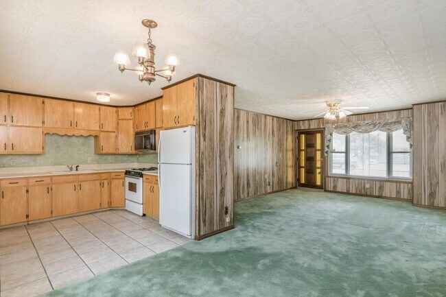 Building Photo - 1128 Sierra Dr