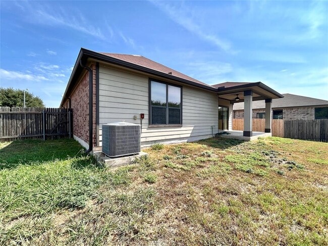 Building Photo - 505 Willow Walk Dr