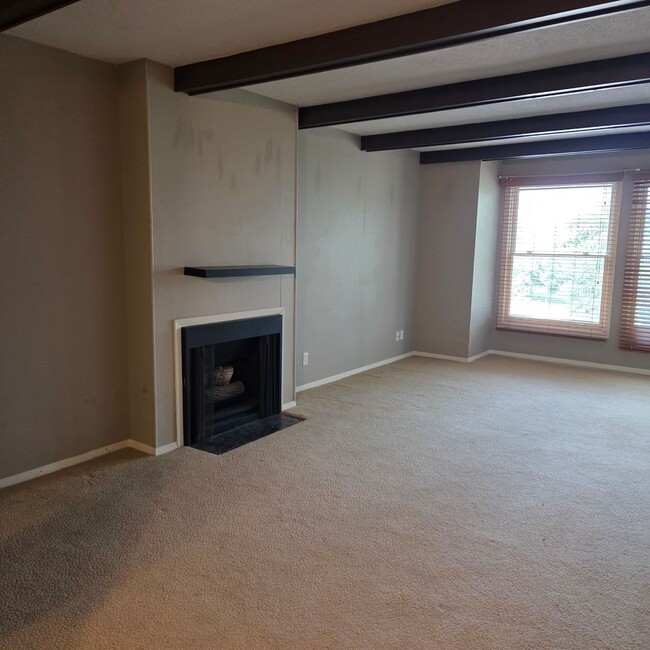 Building Photo - South Lincoln 1-bedroom apartment