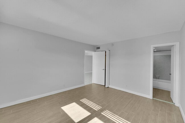 Building Photo - 5300 NE 24th Terrace