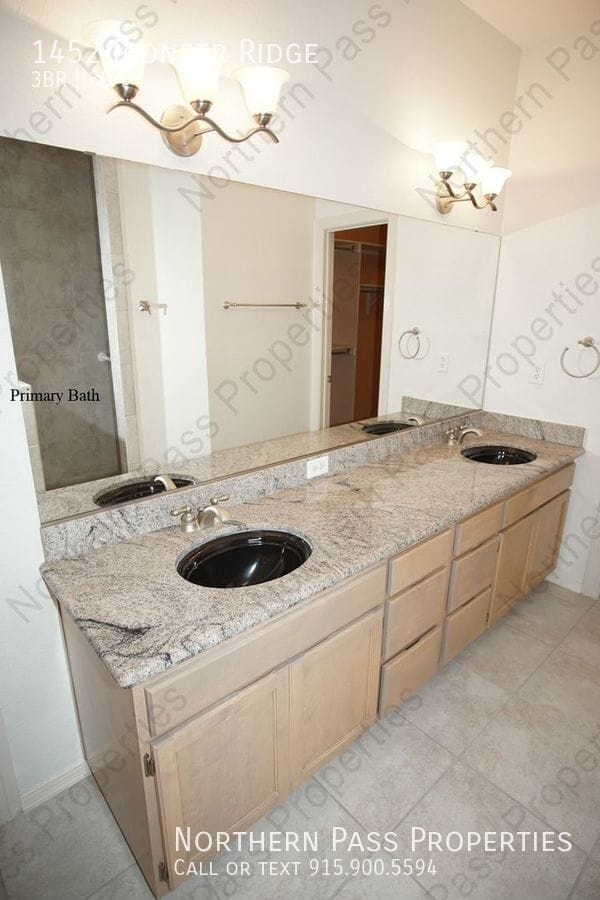 Building Photo - Gorgeous 3BDR Westside Home!