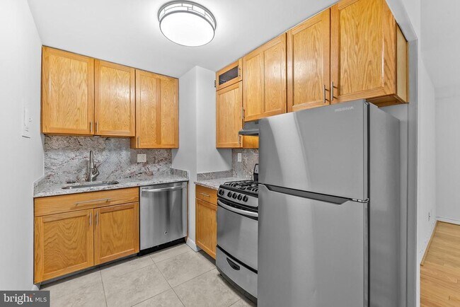 Building Photo - 1601 18th St NW