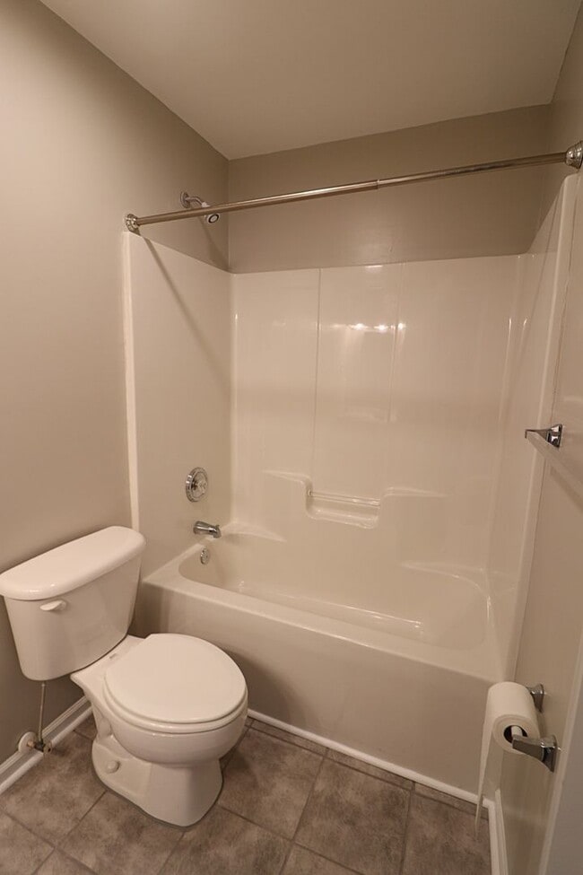Building Photo - Super Cute 2 bedroom 2 bath townhome In Ro...