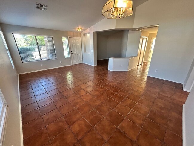 Building Photo - Spacious 3Bd 2 Ba Home In Litchfield Park ...