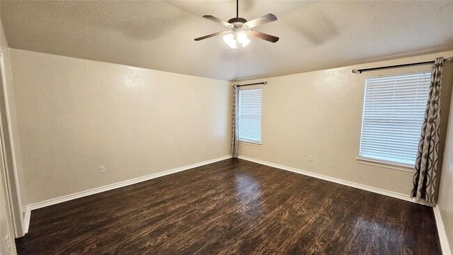 Building Photo - 811 Dogwood Ct